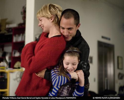 Michelle Williams, Gael Garcia Bernal és Sophie Nyweide a Mamut c. filmben 