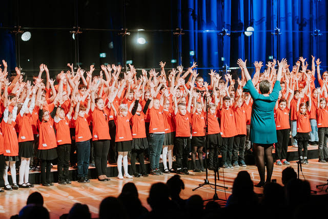 Superar gyerekkórusa kép Superar gyerekkórusa kép