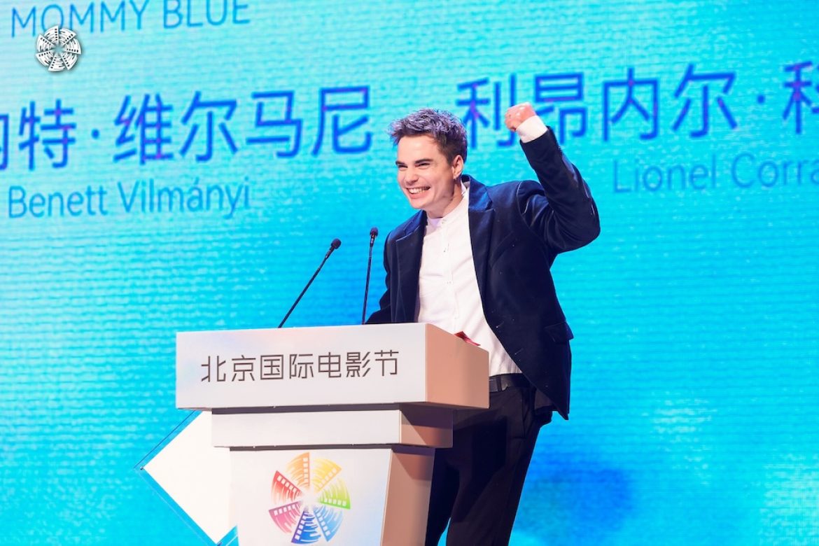 Mommy Blue, Peking