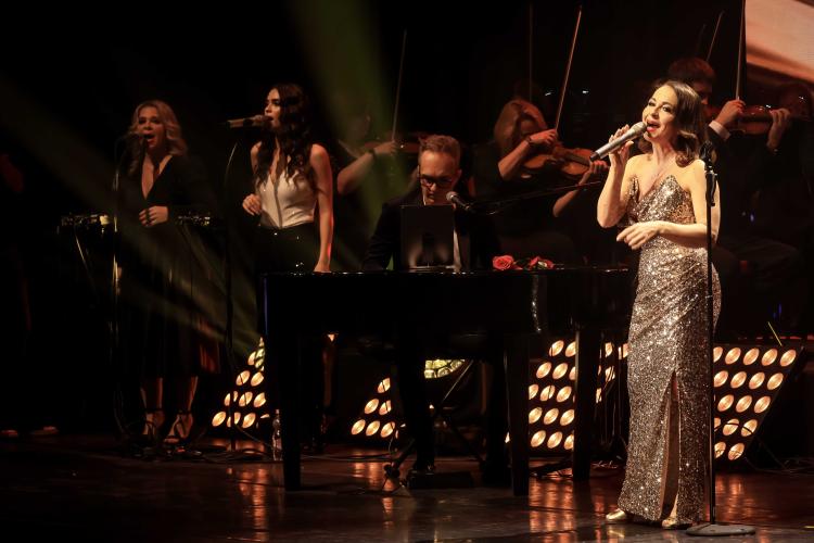 Szekeres Adrien adventi országos turnéra indul kép