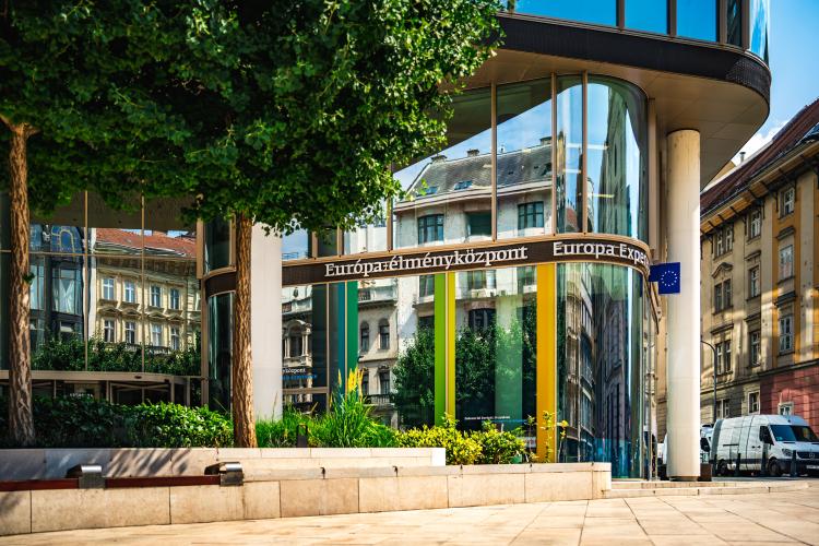 Új játékkal várja a látogatókat az Európa-élményközpont a Szervita téren kép Új játékkal várja a látogatókat az Európa-élményközpont a Szervita téren kép