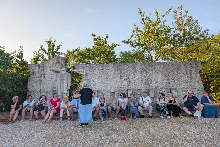 Fel vörösök, fehérek kép