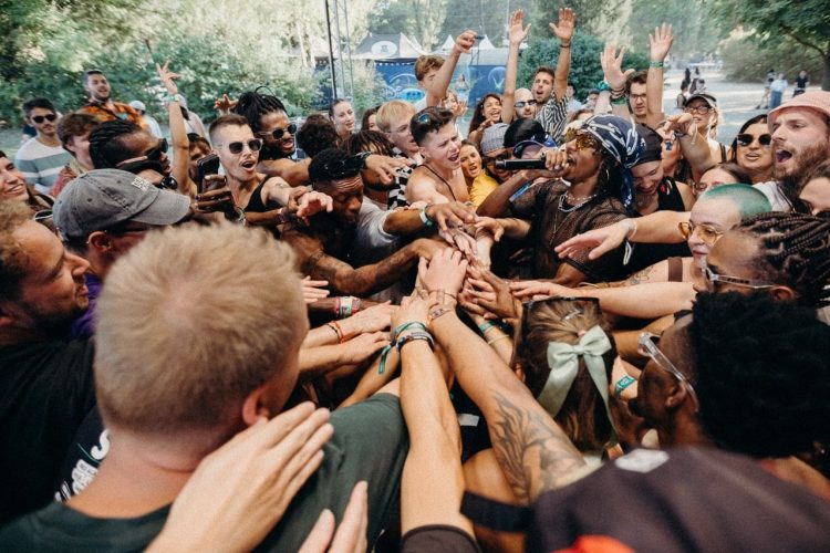 Sziget - hozd el a gyereket kép